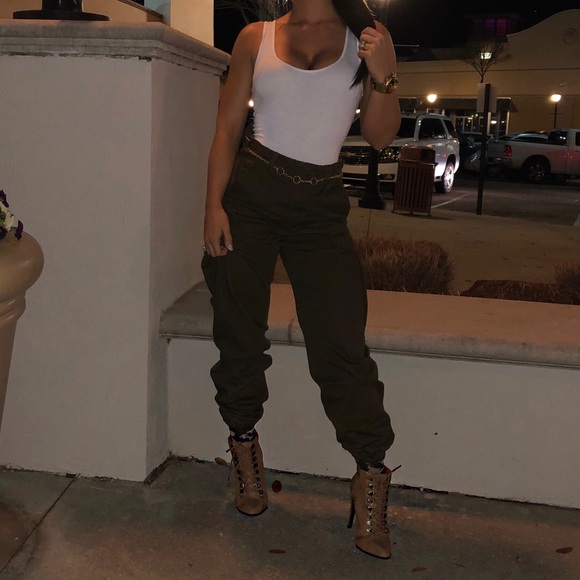 baggy green pants outfit